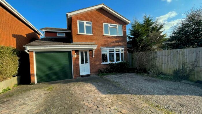 4 Bedroom Detached House For Sale In Gilbert Close, Stratford-upon-Avon, CV37