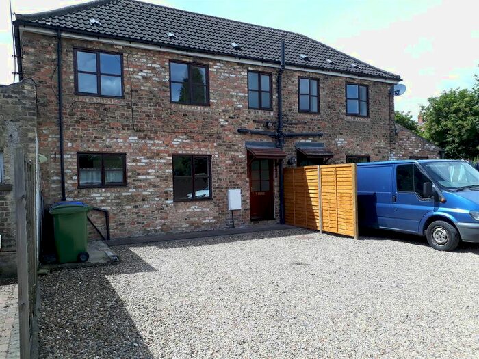 2 Bedroom Cottage To Rent In Carr Lane, Willerby, Hull, HU10