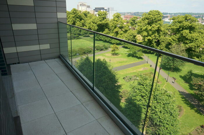 2 Bedroom Flat To Rent In Park Walk, Southampton, SO14