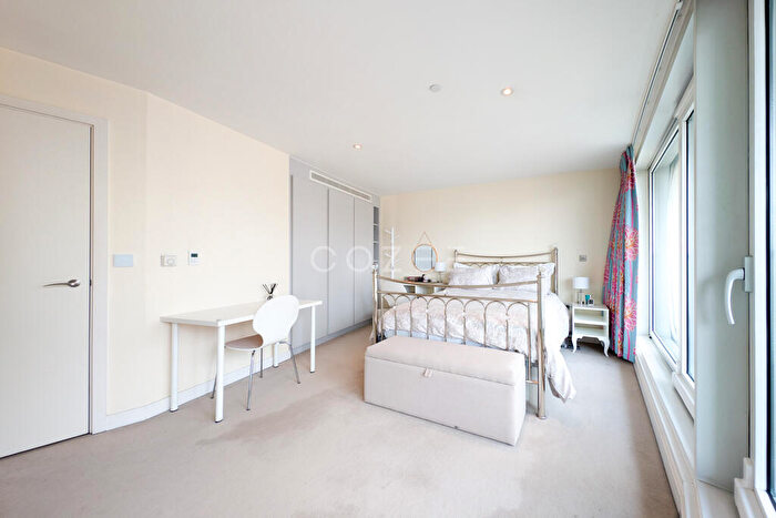1 Bedroom Flat For Sale In Bezier Apartments, City Road, EC1Y
