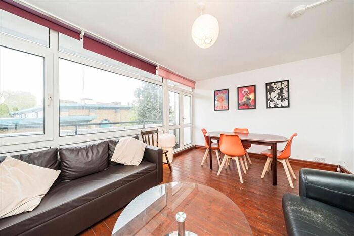 3 Bedroom Flat To Rent In Kirton Gardens, Bethnal Green, E2