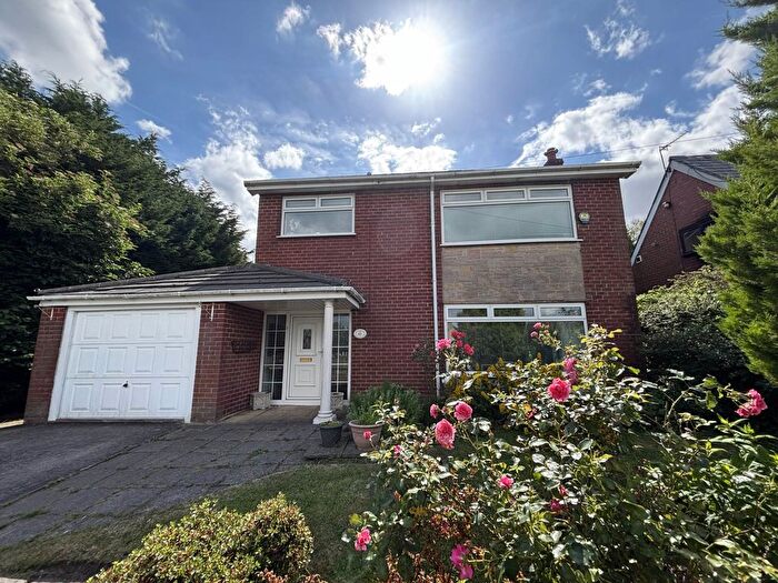 3 Bedroom Detached House For Sale In Saint Georges Square, Oldham, OL9