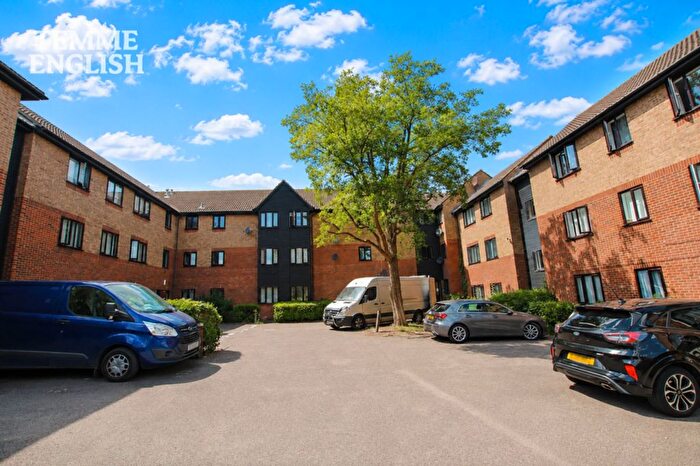 1 Bedroom Flat For Sale In Copperfields, Basildon, SS15