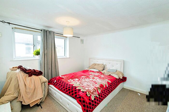 3 Bedroom Terraced House For Sale In Fifth Street, Portsmouth, PO1