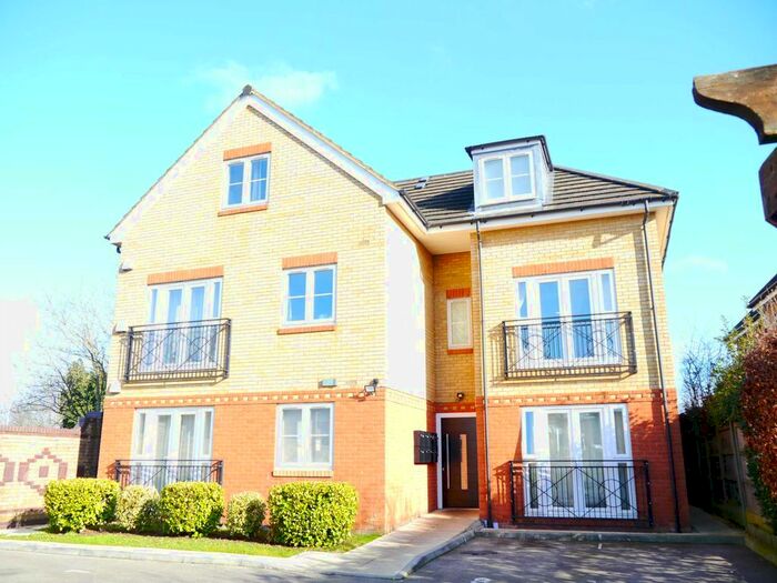 2 Bedroom Flat To Rent In Longfield House, Hatfield, AL10