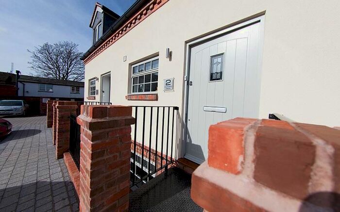 2 Bedroom Property To Rent In Courtyard, Swanpool Walk, Worcester, WR2
