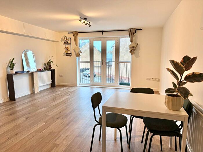 2 Bedroom Flat To Rent In River View, Shefford, SG17