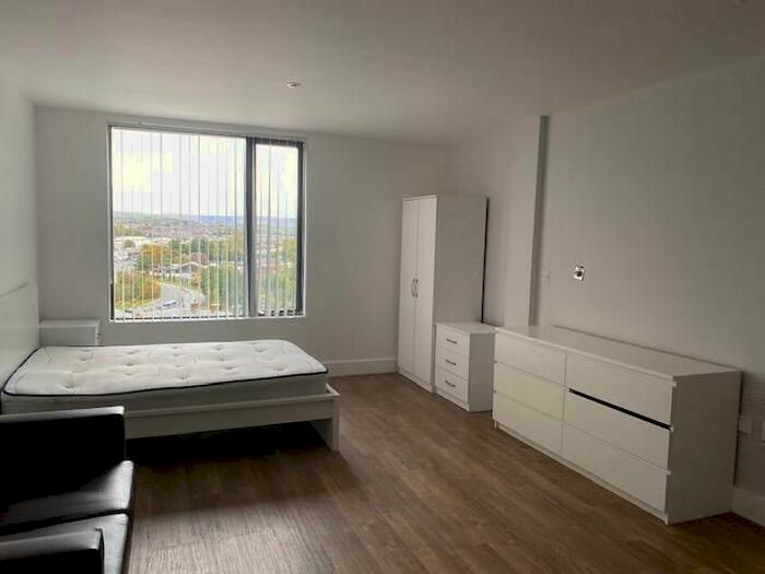 1 Bedroom Flat To Rent In Scholes Street, Oldham, OL1