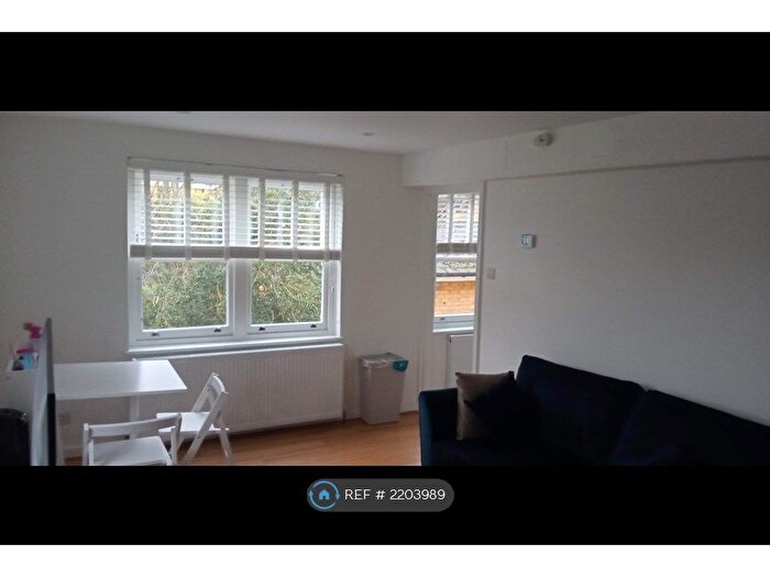 1 Bedroom Flat To Rent In Castelnau, Barnes, SW13