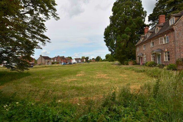 4 Bedroom Semi-Detached House To Rent In The Green, Gloucester, GL2