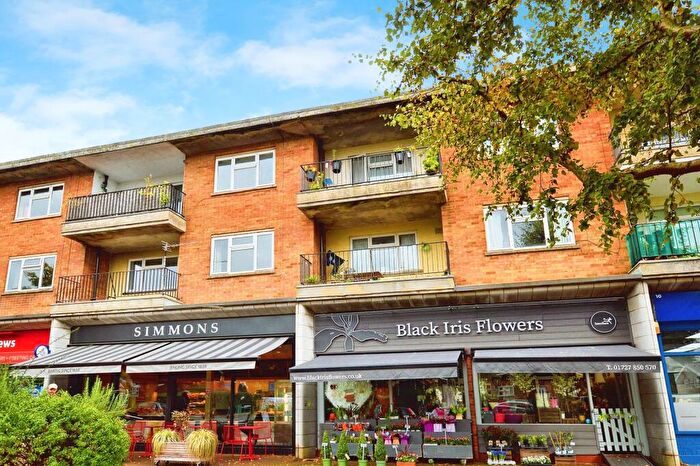 1 Bedroom Flat To Rent In High Oaks, St Albans, AL3