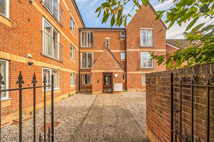 2 Bedroom Flat For Sale In Oxford Road, Cowley, Oxford, OX4