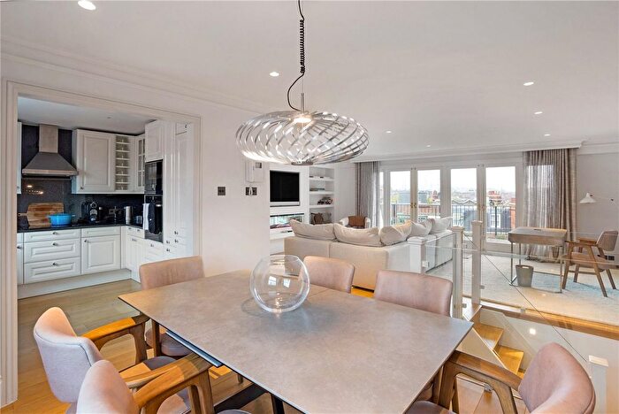 3 Bedroom Flat To Rent In Egerton Gardens, Knightsbridge, London, SW3