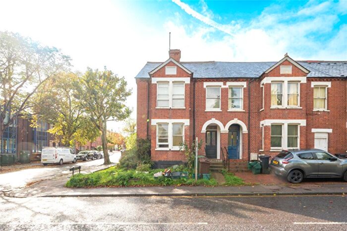 2 Bedroom Maisonette To Rent In Hatfield Road, St. Albans, Hertfordshire, AL1