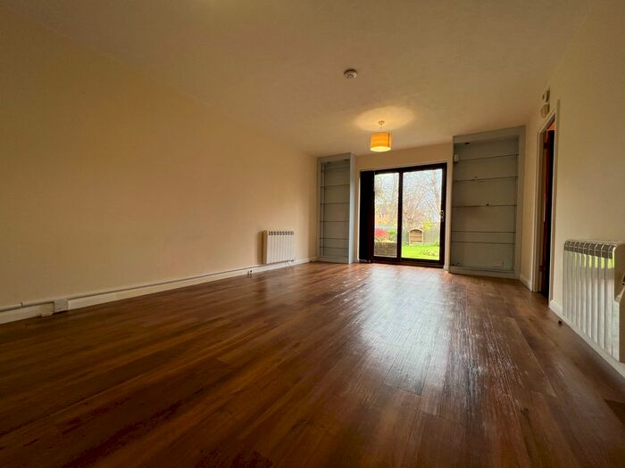 2 Bedroom Flat To Rent In Holmwood Gardens, Wallington, SM6