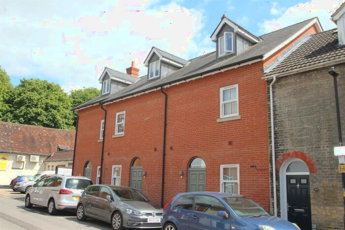 3 Bedroom Town House To Rent In Salt Lane, Salisbury, SP1