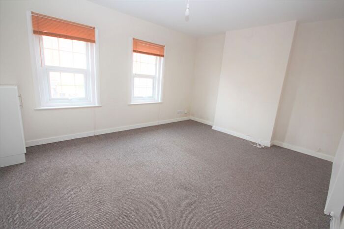 1 Bedroom Flat To Rent In Holdenhurst Road, Bournemouth, BH8
