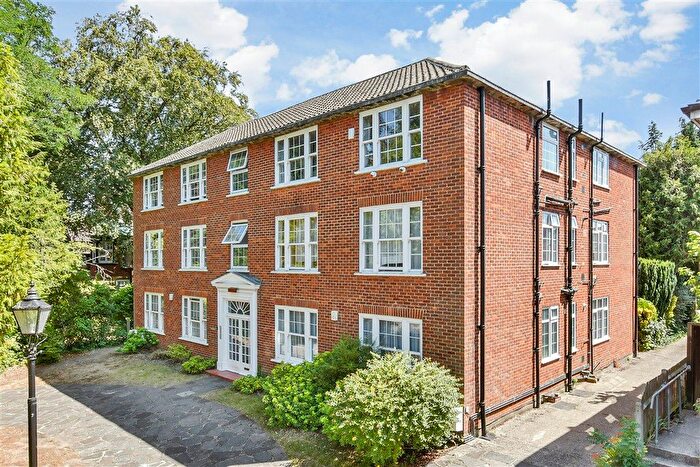 2 Bedroom Flat For Sale In Worcester Road, Sutton, Surrey, SM2