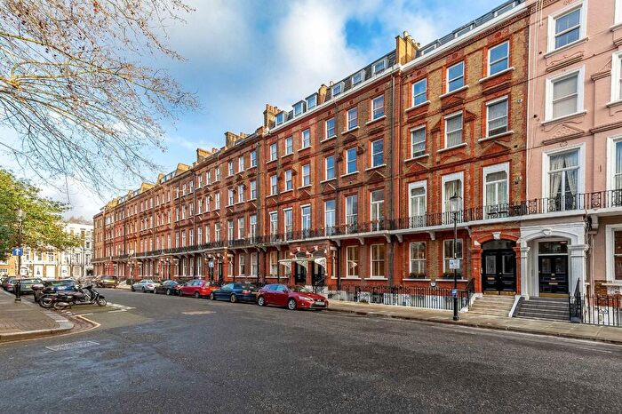 2 Bedroom Flat To Rent In Nevern Square, London, SW5