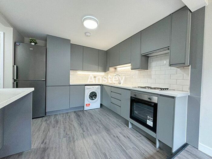 4 Bedroom End Of Terrace House To Rent In Arnheim Close, Southampton, Hampshire, SO16