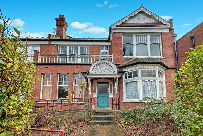 4 Bedroom House For Sale In Queens Avenue, Muswell Hill, N10