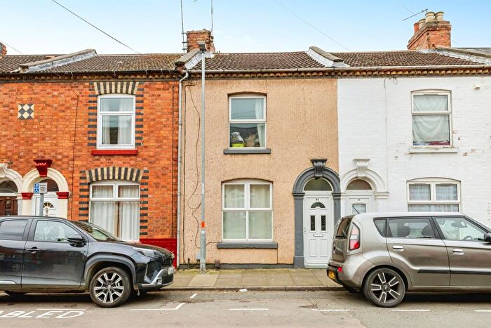 2 Bedroom Terraced House For Sale In Cloutsham Street, Northampton, NN1