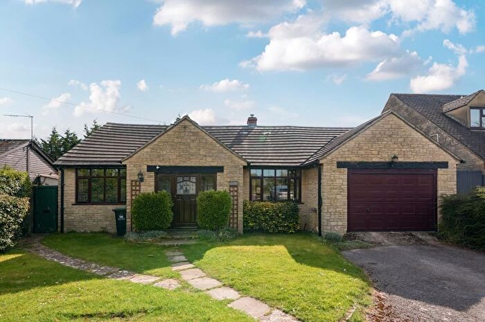4 Bedroom Detached Bungalow For Sale In Burford Road, Witney, OX29