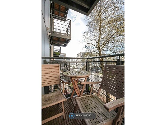 2 Bedroom Flat To Rent In Rosefield, London, N4