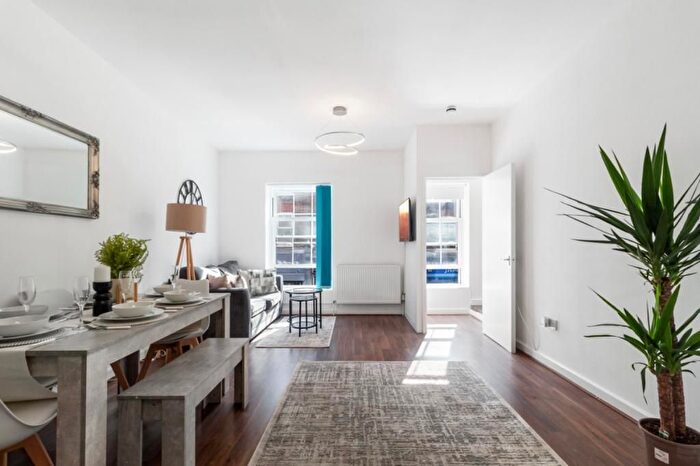 3 Bedroom Flat To Rent In Leather Lane, Chancery Lane, Holborn, Bloomsbury, London, EC1N