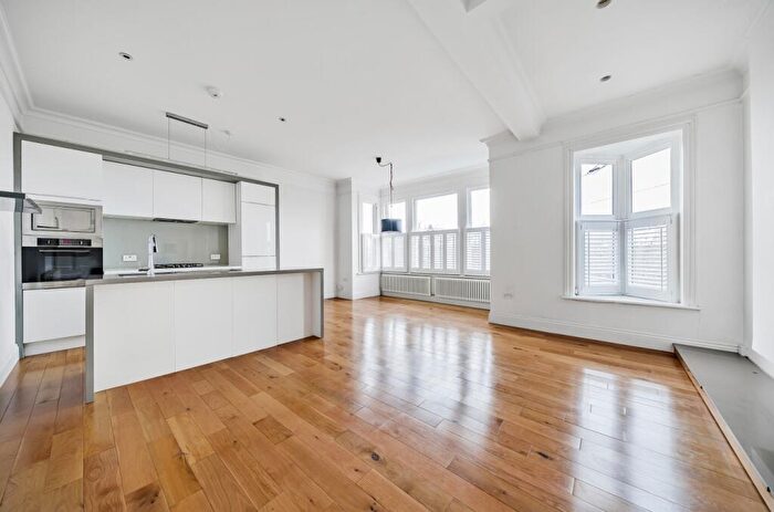 2 Bedroom Flat To Rent In Madeira Avenue Bromley, BR1