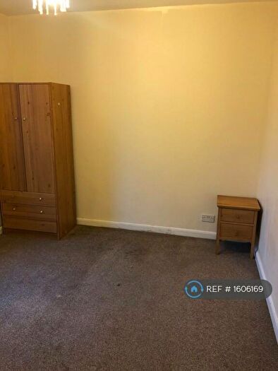 2 Bedroom Flat To Rent In Calder Street, Glasgow, G42