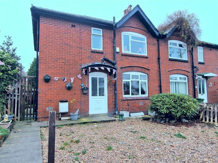 Houses for sale & to rent in OL6 8HE, Queens Road, Ashton St Michaels