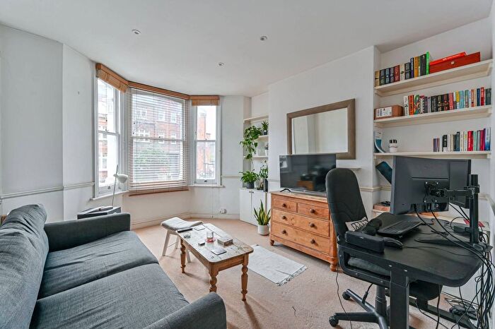 2 Bedroom Flat For Sale In Queenstown Road, Battersea, London, SW8