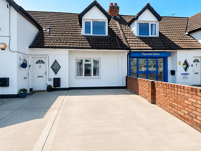2 Bedroom Maisonette To Rent In Lake Avenue, Slough, SL1