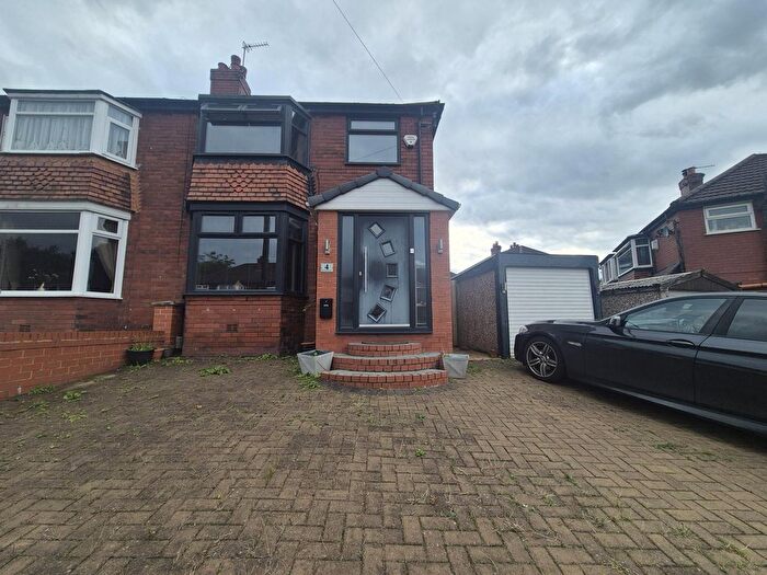 2 Bedroom Semi Detached House To Rent In Balmoral Avenue, Hyde, SK14