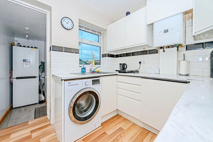 2 Bedroom Bungalow For Sale In Gooseberry Hill, Luton, Bedfordshire, LU3