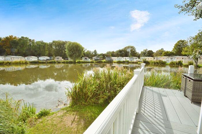 2 Bedroom Lodge For Sale In Mallard Lake, Cotswold Hoburne, Cotswold Lakes, GL7