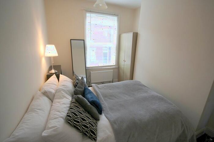 4 Bedroom End Of Terrace House To Rent In Headingley Mount, Headingley, Leeds, LS6