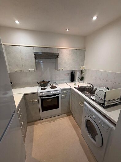 1 Bedroom Flat For Sale In Cotswold Way, London, KT4