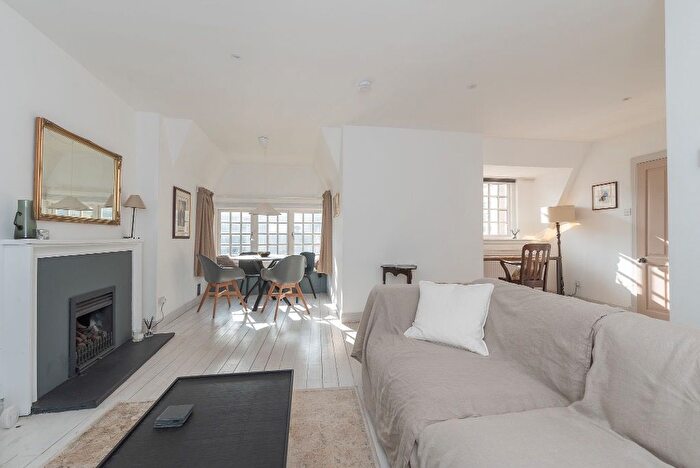 3 Bedroom Flat To Rent In Canongate, Canongate, Edinburgh, EH8