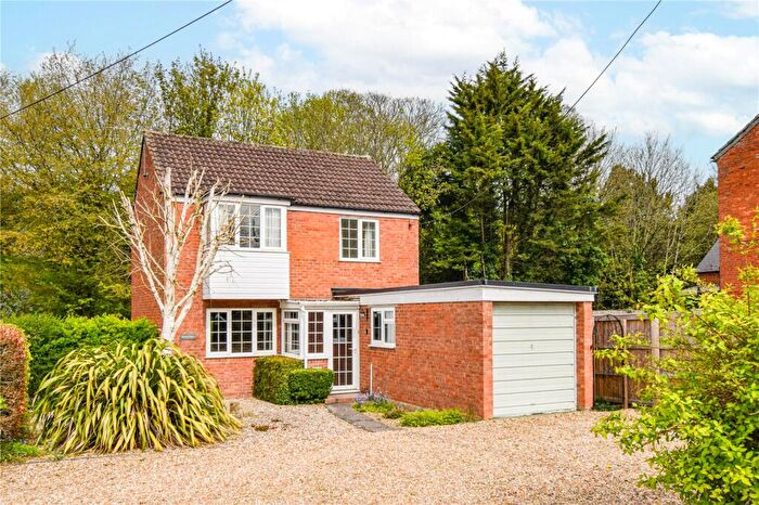 3 Bedroom Detached House For Sale In Bath Road, Devizes, Wiltshire, SN10