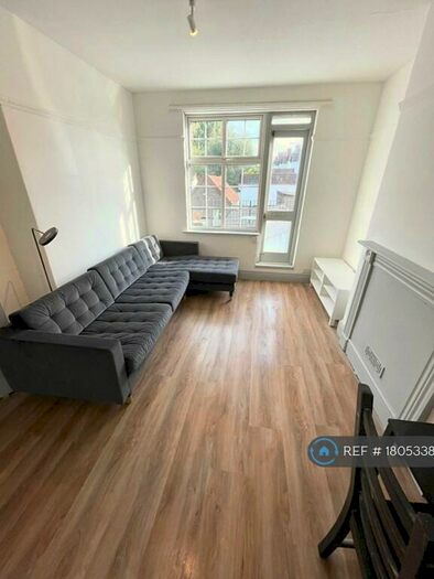 4 Bedroom Maisonette To Rent In Wellington Hill West, Bristol, BS9