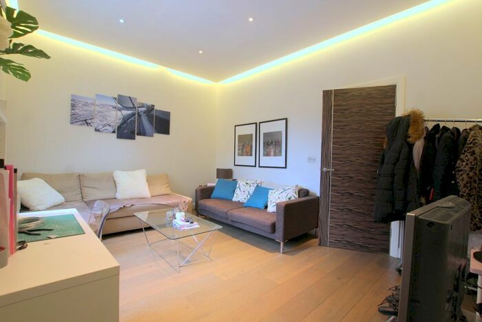 2 Bedroom Flat To Rent In Fulham Road, Chelsea, London, SW10