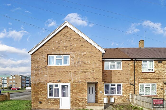 2 Bedroom Maisonette For Sale In Hadrian Close, Stanwell, TW19