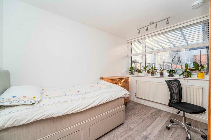 2 Bedroom Flat To Rent In The Grange, Ealing, W5