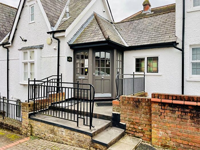 2 Bedroom Flat To Rent In Dorking Road, Leatherhead, KT22