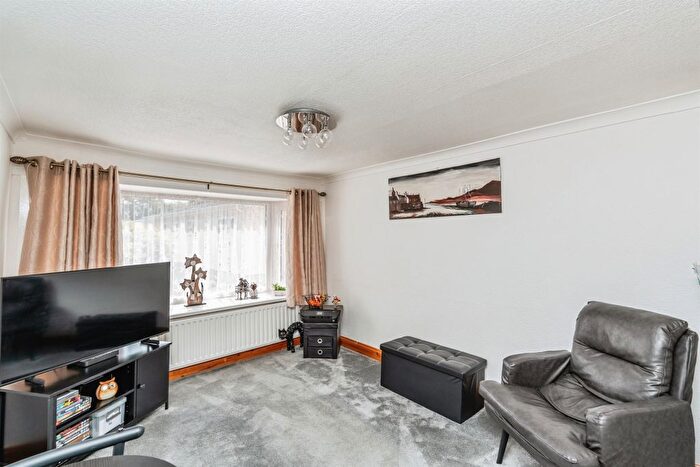 2 Bedroom Mobile/park Home For Sale In Church Farm Close, Dibden, Southampton, SO45