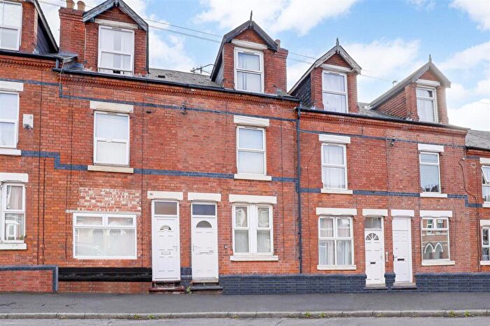 3 Bedroom Terraced House For Sale In Kentwood Road, Nottingham, NG2