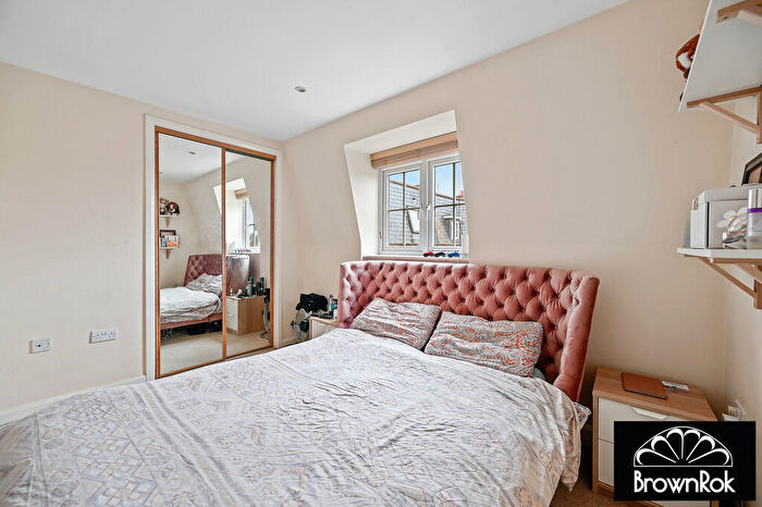 2 Bedroom Apartment To Rent In Great North Road, Hatfield, AL9