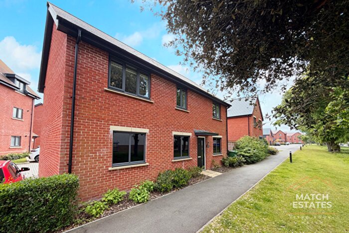 2 Bedroom Coach House For Sale In Blunden Drive, Folkestone, Kent, CT20